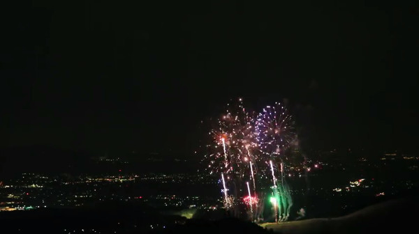 17若草山 奈良県奈良市 の山焼き 花火も は 1月28日 花火18 15 点火18 30 心残景色