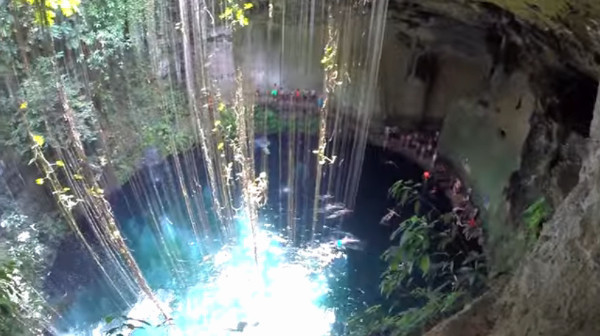 メキシコの神秘の泉 セノーテ イキルが美しい 心残景色