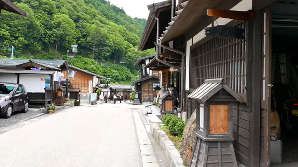 中山道の風情が残る 福島宿 上の段の町並み 長野県木曽町 心残景色