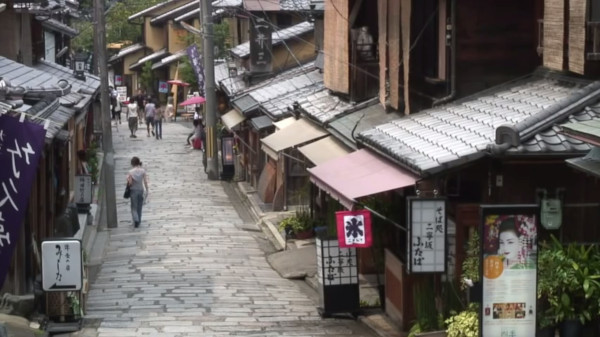 八坂神社と清水寺を結ぶ三年坂 京都府京都市 は 散策におすすめ 心残景色