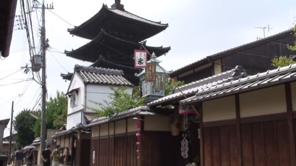 八坂神社と清水寺を結ぶ三年坂 京都府京都市 は 散策におすすめ 心残景色