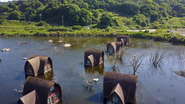 牛窓の水没ペンション村 岡山県瀬戸内市牛窓町 が何とも言えずわびさび 心残景色